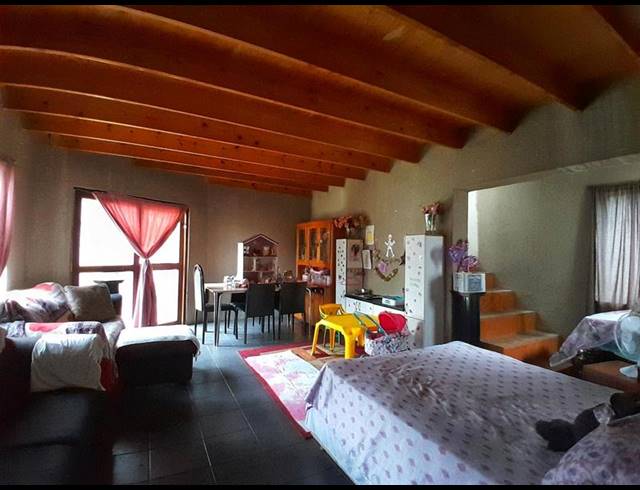 7 BEDROOM HOUSE FOR SALE IN THE REEDS